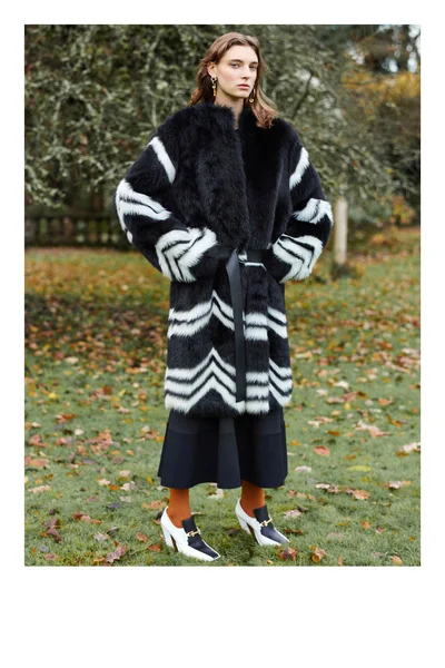 Look 16